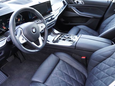 Certified 2024 BMW X7 xDrive40i w/ Executive Package image 5