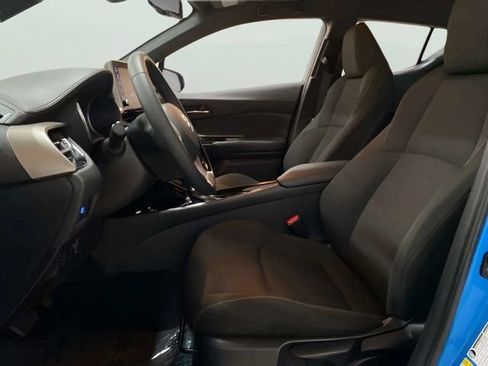 Used 2019 Toyota C-HR XLE FWD image 18