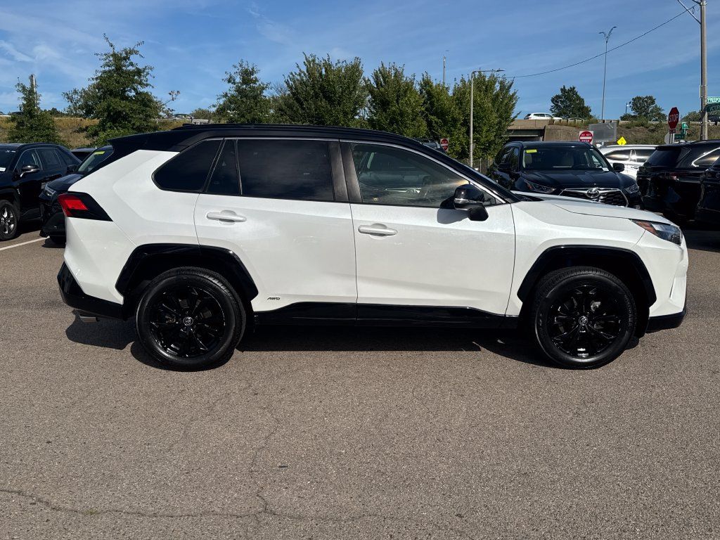 Used 2023 Toyota RAV4 XSE AWD/4WD image 10