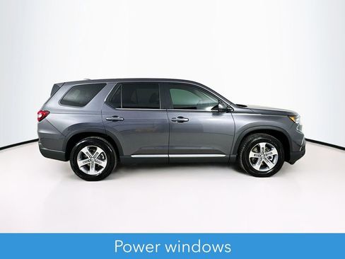Used 2025 Honda Pilot EX-L image 9