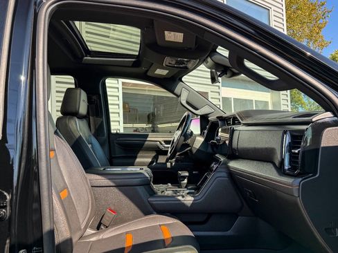 Used 2022 GMC Sierra 1500 AT4 w/ Technology Package image 10