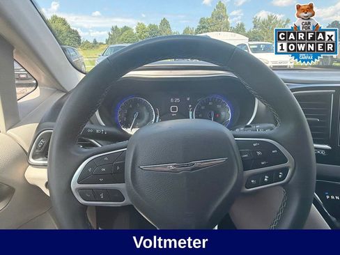 Used 2023 Chrysler Pacifica Touring-L FWD image 32