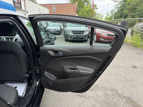 Used 2017 Chevrolet Cruze LS FWD image 31