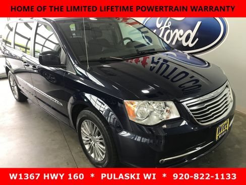 Used 2016 Chrysler Town & Country Touring FWD image 2
