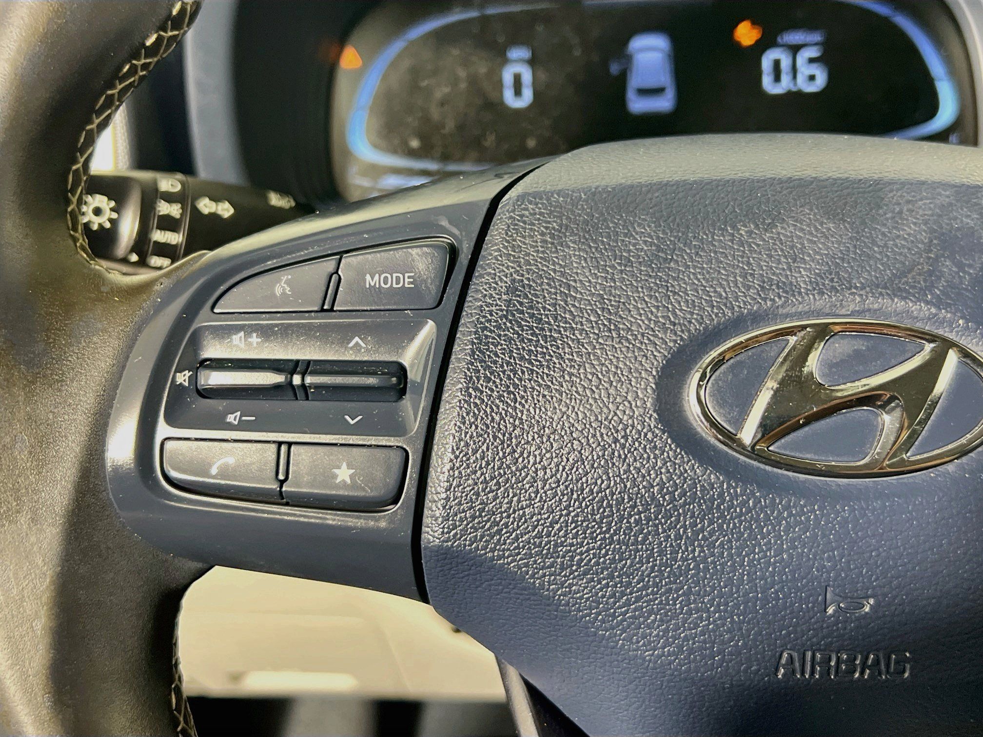 Used 2024 Hyundai Venue Limited FWD image 18