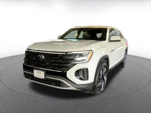 Used 2025 Volkswagen Atlas Cross Sport SE image 7