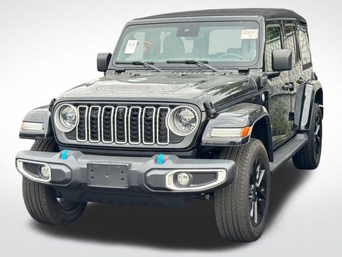 Used 2024 Jeep Wrangler Unlimited Sahara w/ Technology Group AWD/4WD image 6