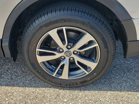 Used 2018 Toyota RAV4 XLE FWD image 5