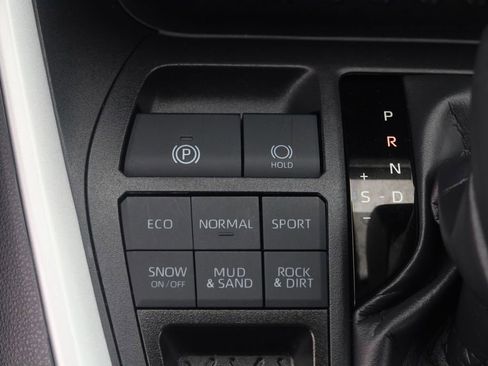 Used 2025 Toyota RAV4 XLE AWD/4WD image 21