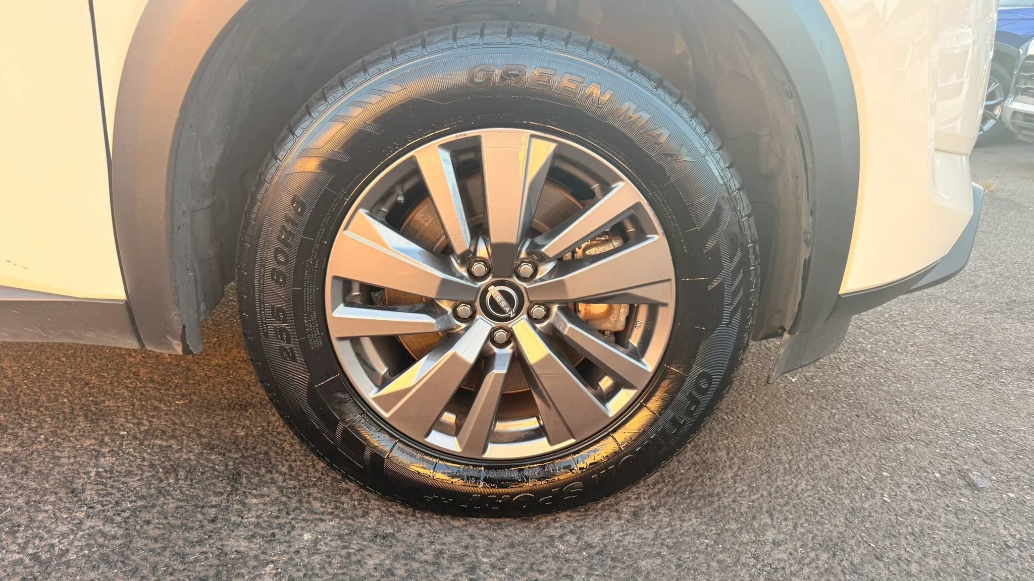 Used 2025 Nissan Pathfinder SV AWD/4WD image 29