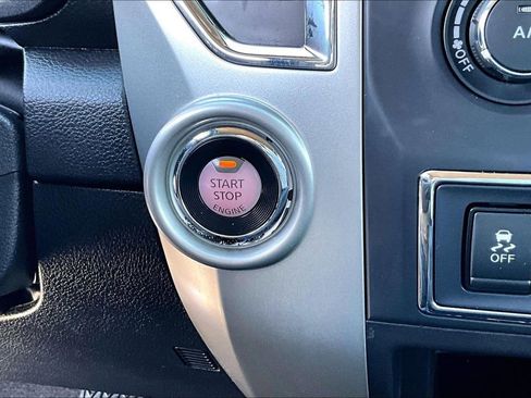 Used 2019 Nissan Titan SV image 24