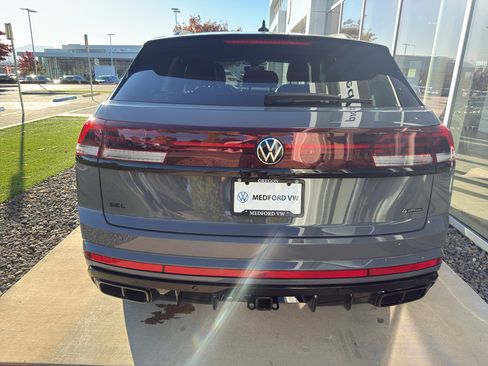 New 2026 Volkswagen Atlas Cross Sport SEL R-Line image 5