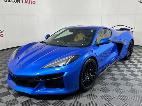 Used 2025 Chevrolet Corvette Z06 RWD image 2
