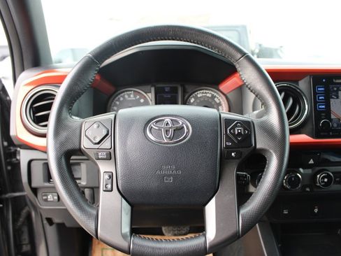Used 2017 Toyota Tacoma TRD Off-Road image 13