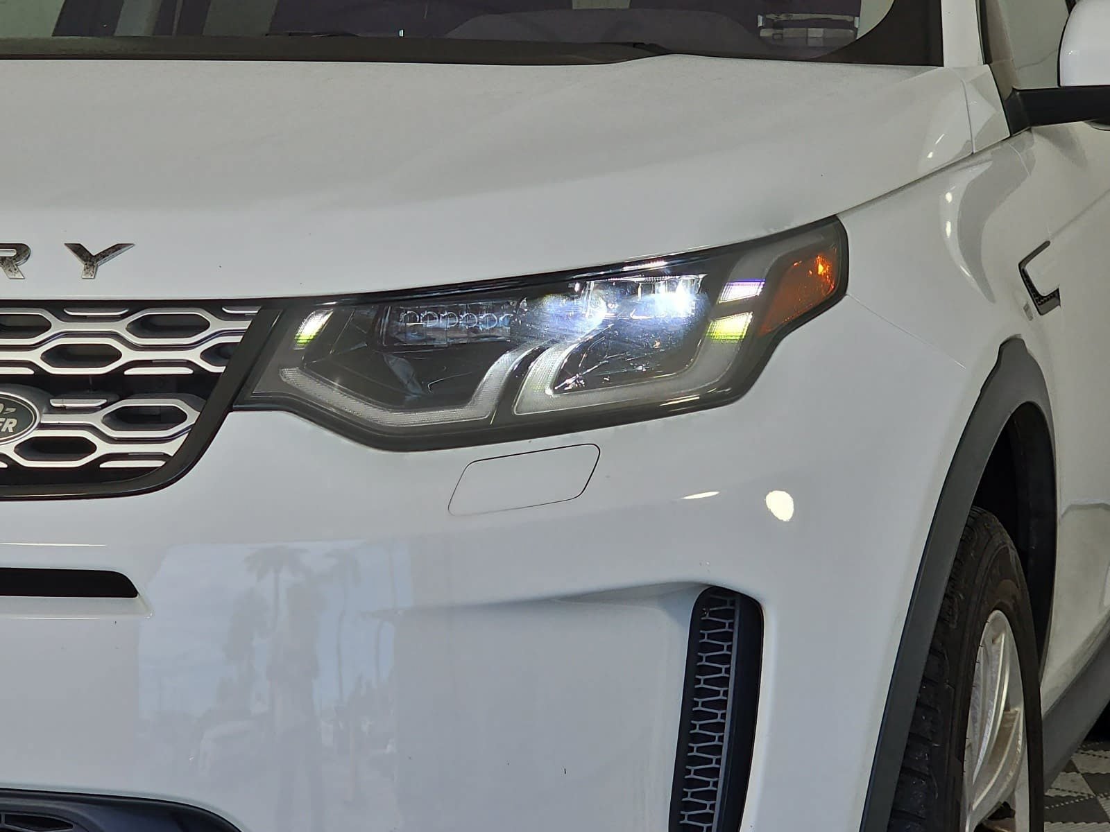 Used 2020 Land Rover Discovery Sport SE AWD/4WD image 30