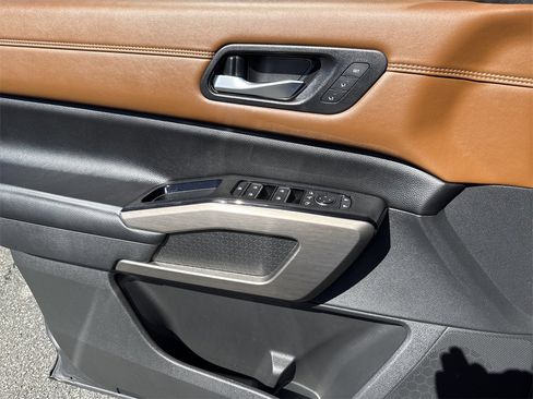 Used 2023 Nissan Pathfinder Platinum w/ Cargo Package image 10