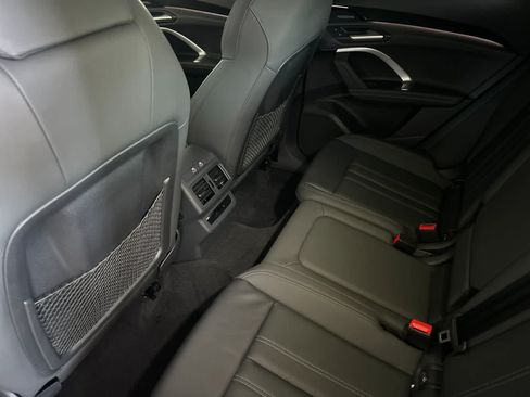 Used 2025 Audi Q5 Premium Plus w/ Premium Plus AWD/4WD image 4