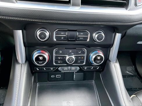 Used 2023 GMC Yukon SLT w/ SLT Premium Package image 24