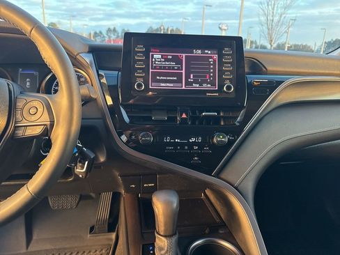 Used 2024 Toyota Camry SE image 18