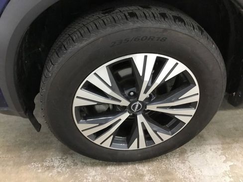 Used 2023 Nissan Rogue SV FWD image 4