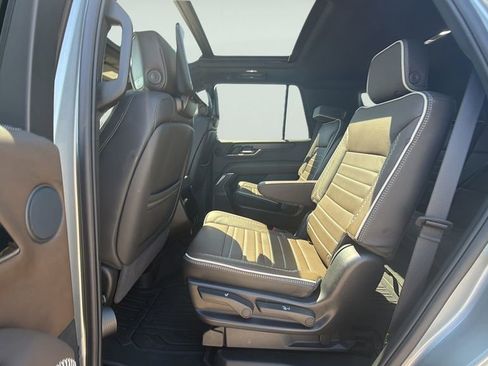 Used 2025 GMC Yukon Denali Ultimate w/ LPO, Floor Liner Package AWD/4WD image 24