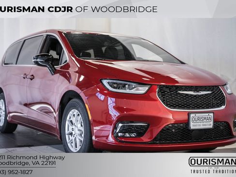 New 2026 Chrysler Pacifica Select image 1