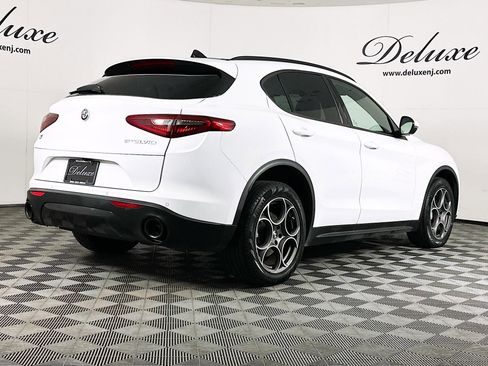 Used 2022 Alfa Romeo Stelvio Sprint image 6