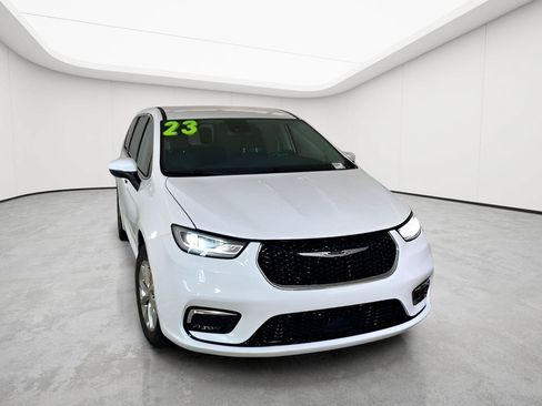 Used 2023 Chrysler Pacifica Touring-L AWD/4WD image 1
