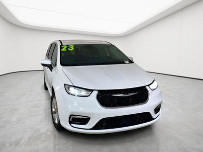 Used 2023 Chrysler Pacifica Touring-L