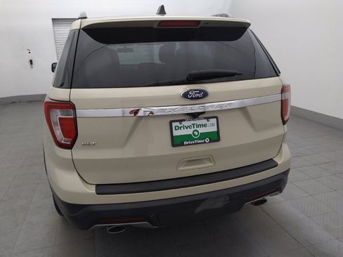 Used 2018 Ford Explorer XLT FWD image 6