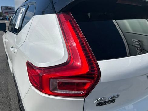 Used 2021 Volvo XC40 T5 R-Design w/ Climate Package AWD/4WD image 10
