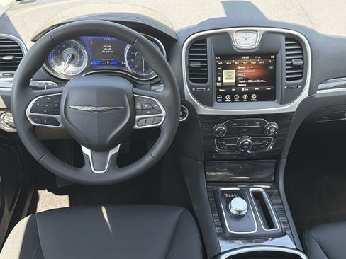 Used 2022 Chrysler 300 Touring w/ Sport Appearance Package RWD image 33