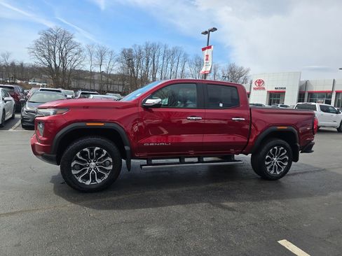 Used 2023 GMC Canyon Denali image 3