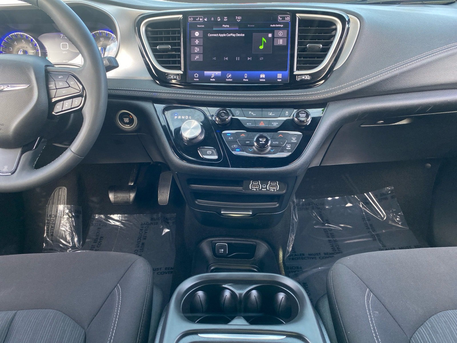 Used 2024 Chrysler Pacifica Touring FWD image 11