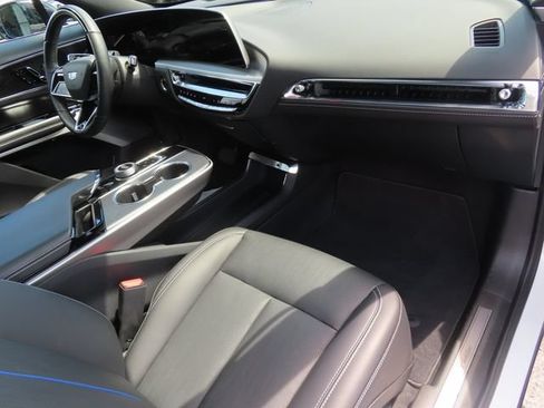 Used 2025 Cadillac Lyriq Luxury RWD image 48