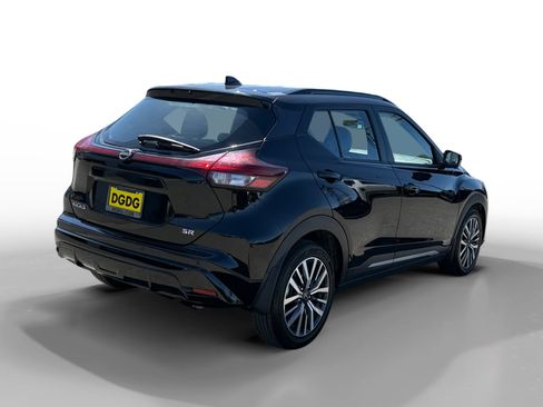 Used 2023 Nissan Kicks SR w/ SR Premium Package FWD image 5