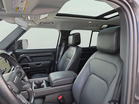 Used 2025 Land Rover Defender 110 S image 12