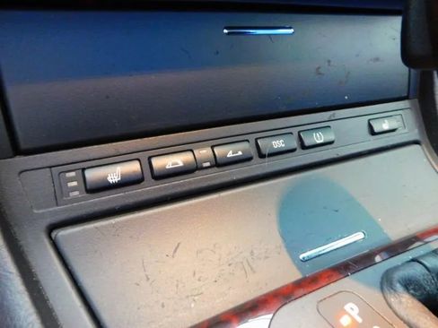 Used 2006 BMW 330Ci Convertible image 32