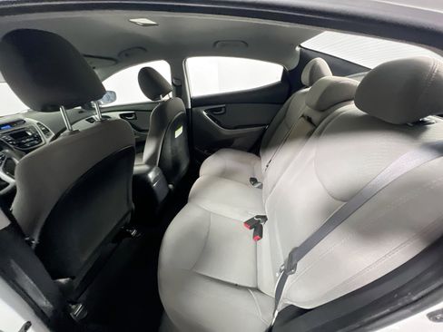 Used 2016 Hyundai Elantra SE image 28