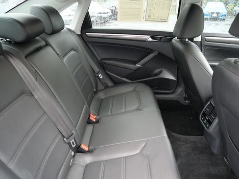 Used 2017 Volkswagen Passat 1.8T SE FWD image 30