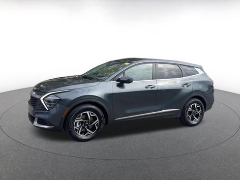 Used 2025 Kia Sportage LX image 7