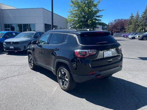 Used 2018 Jeep Compass Trailhawk w/ Leather Interior Group AWD/4WD image 3