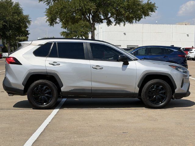 Used 2021 Toyota RAV4 LE FWD image 3