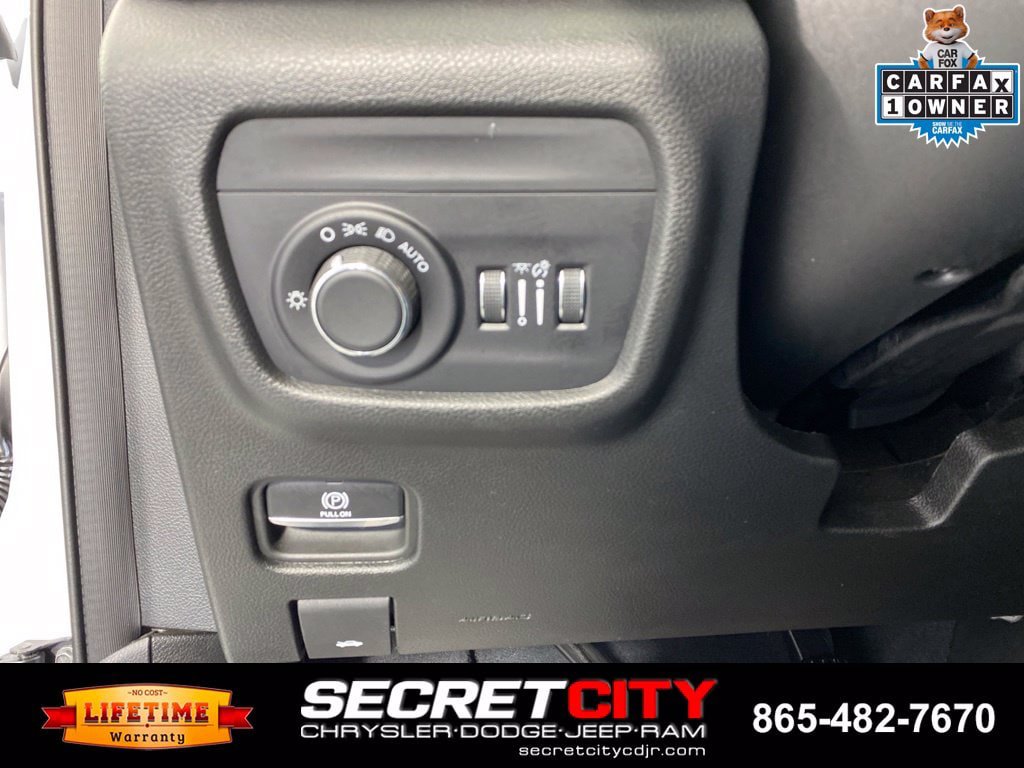 Used 2023 Jeep Grand Cherokee L Laredo AWD/4WD image 13
