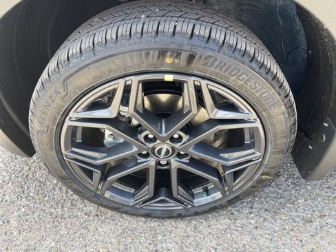 New 2025 Nissan Kicks SR image 7