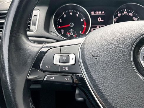 Used 2018 Volkswagen Passat 2.0T SE image 21