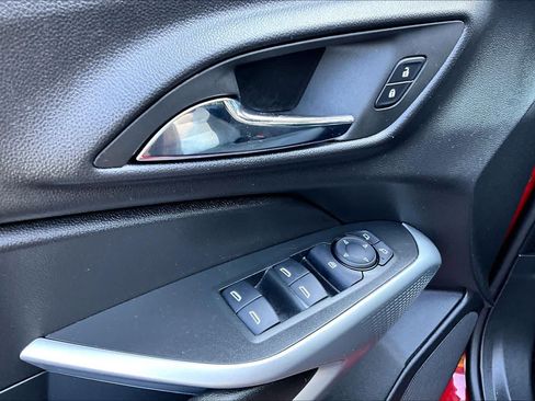 Used 2026 Chevrolet Trax RS FWD image 31