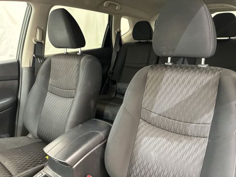 Used 2018 Nissan Rogue SV AWD/4WD image 13