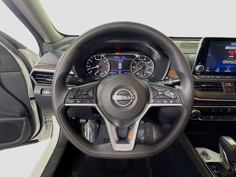 Used 2023 Nissan Altima 2.5 SV image 13