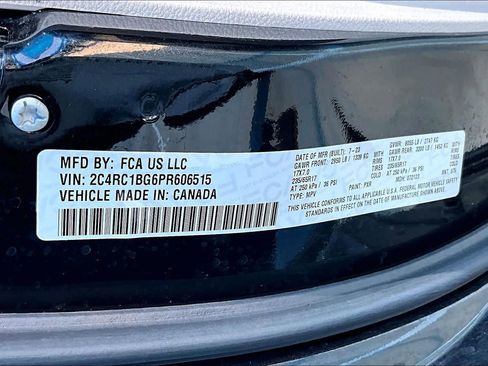 Used 2023 Chrysler Pacifica Touring-L image 34